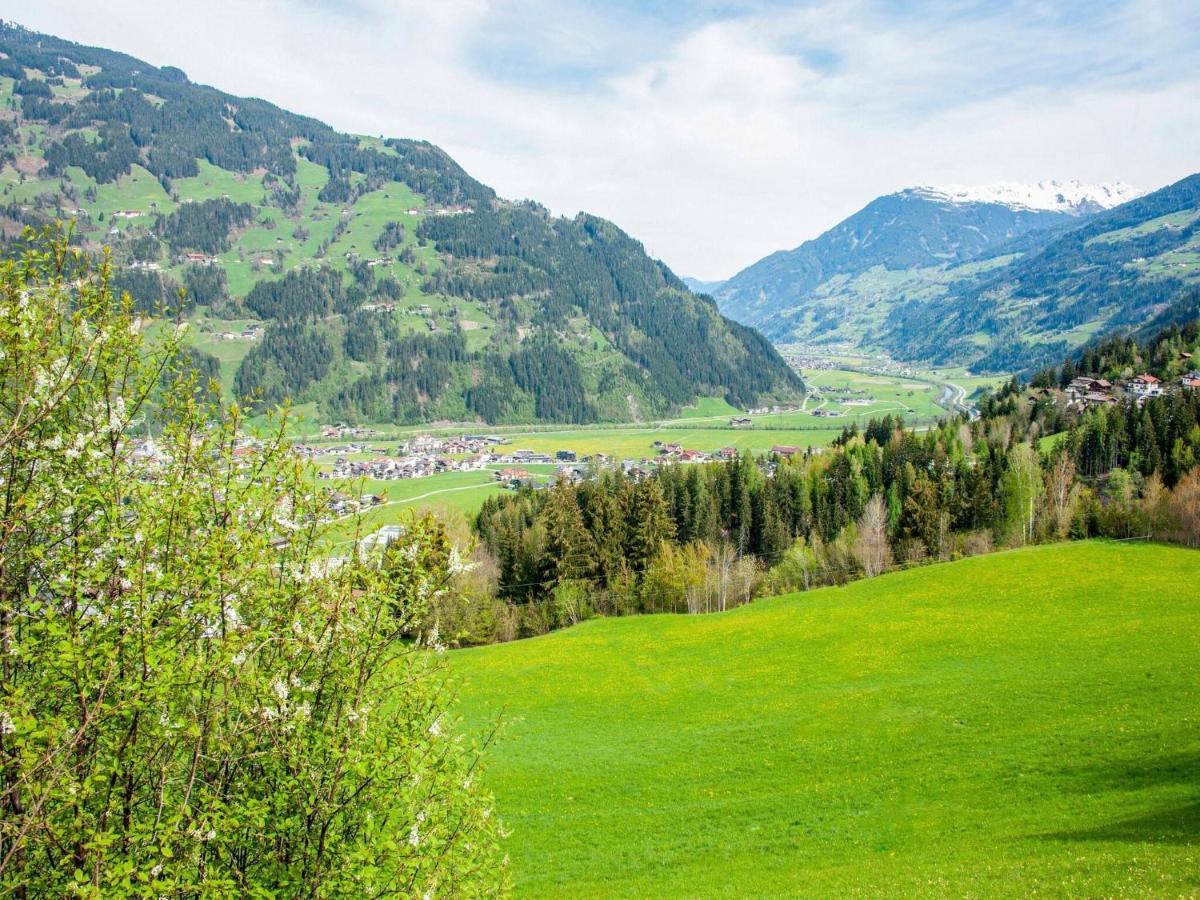 Attractive Apartment In Hainzenberg With Ski Room Luaran gambar