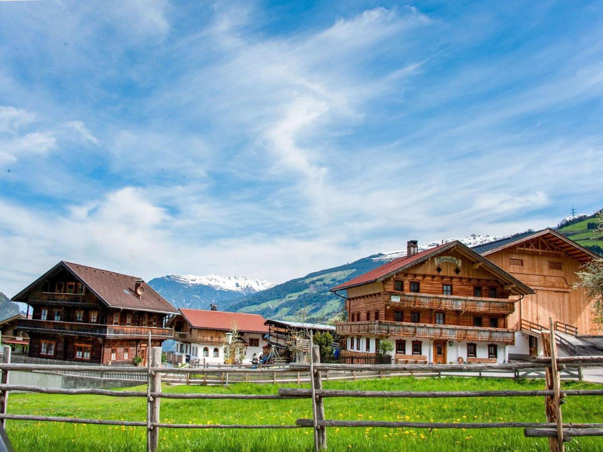 Attractive Apartment In Hainzenberg With Ski Room Luaran gambar