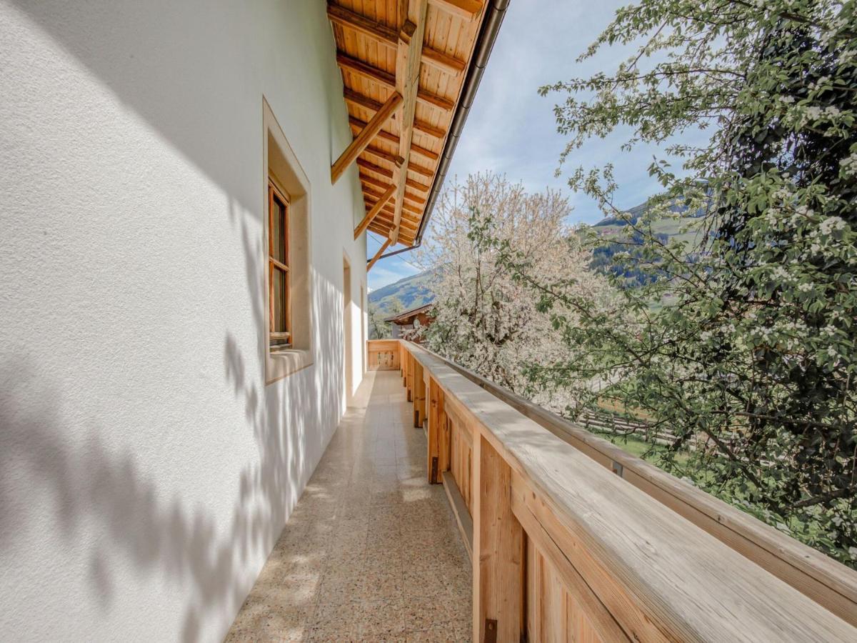 Attractive Apartment In Hainzenberg With Ski Room Luaran gambar